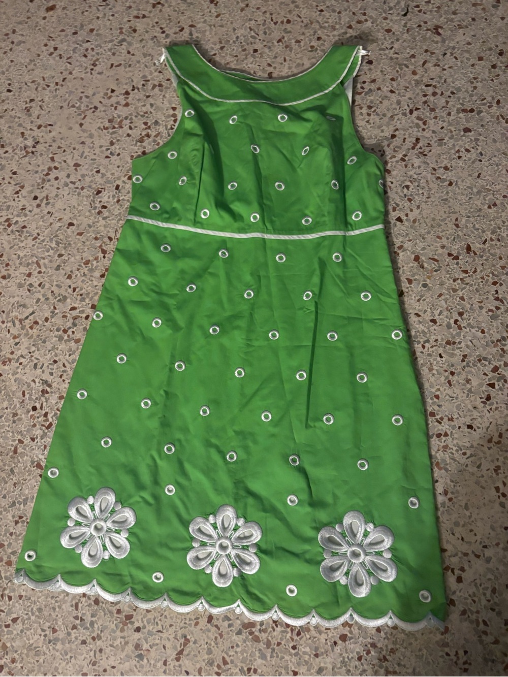 vintage Lilly Pulitzer dress featuring green fabric with white polka dots size 6